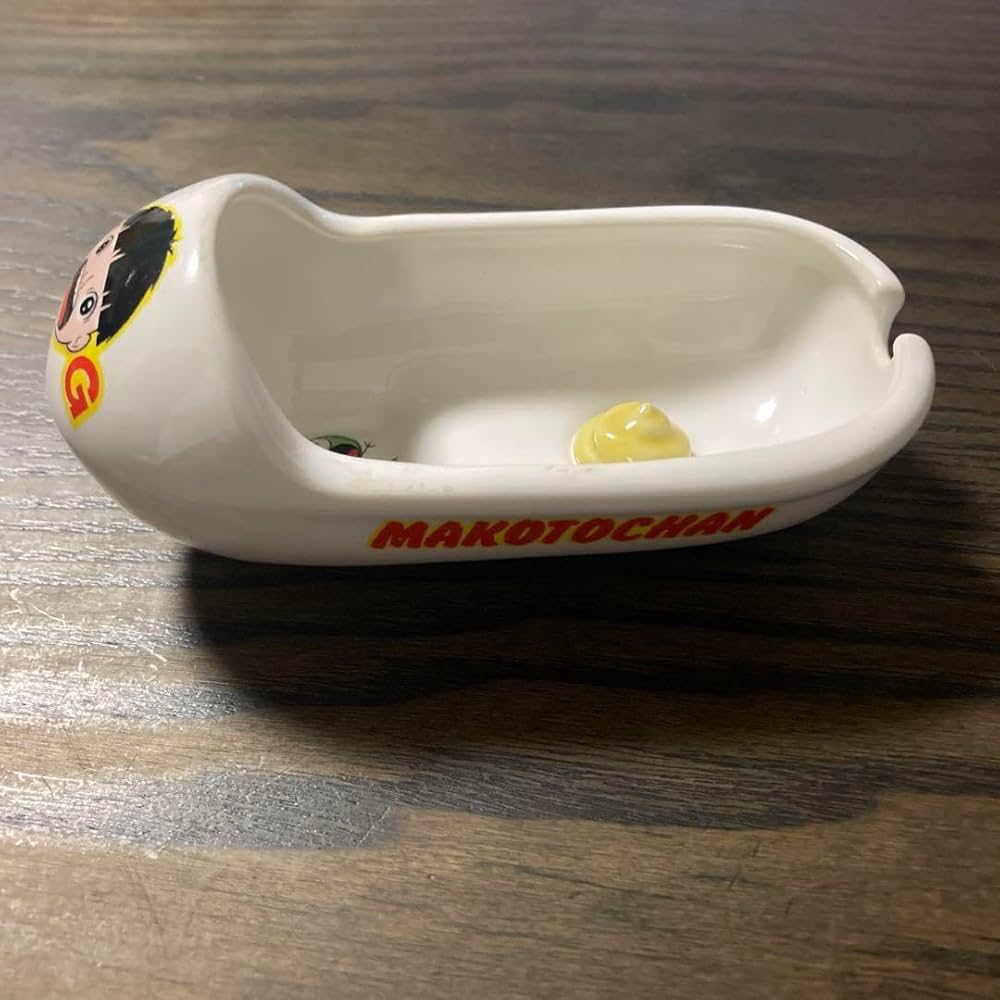 Amazon.co.jp: 珍 まことちゃん 便器型灰皿 楳図かずおさん : ホビー